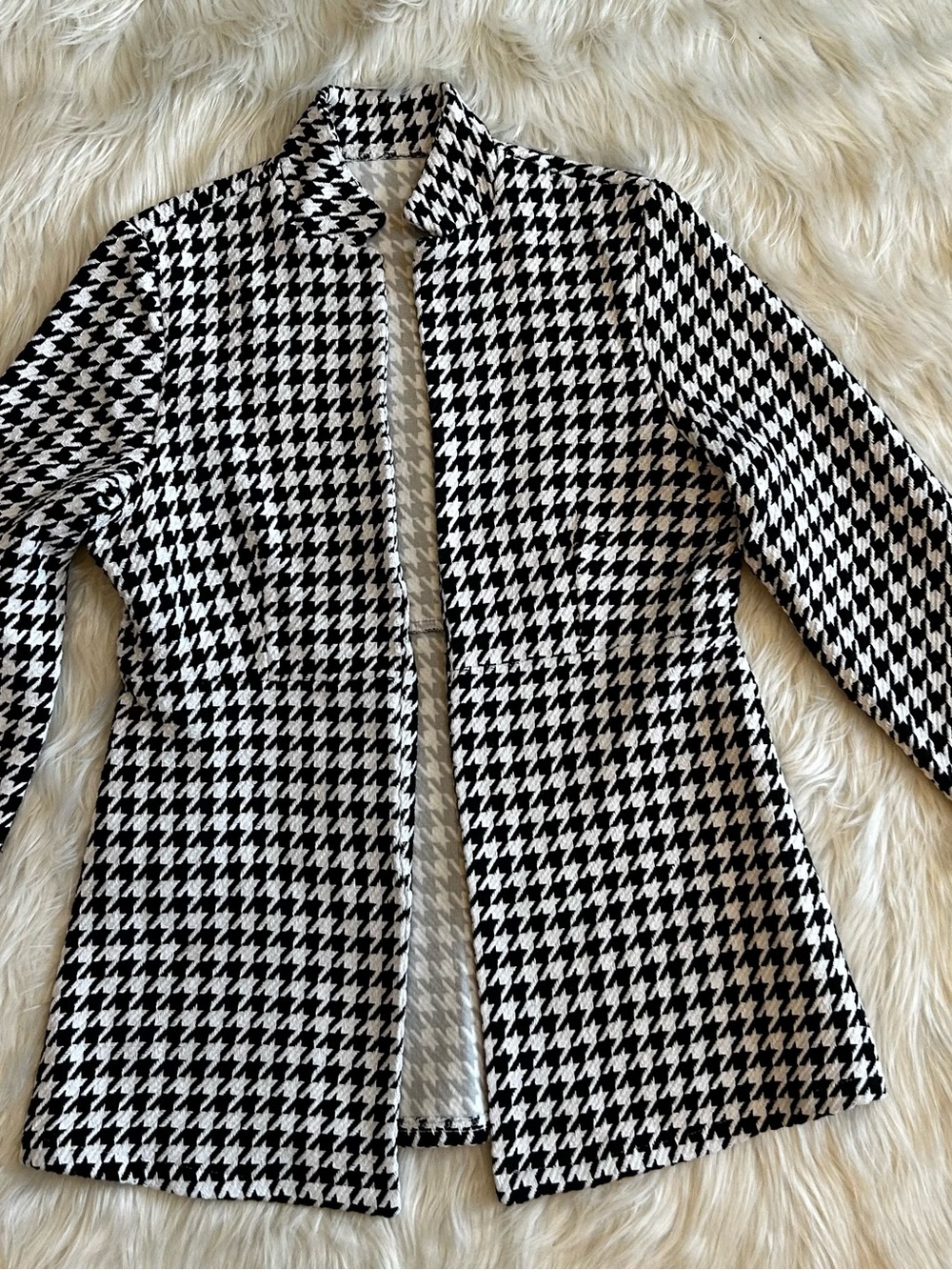 Black & White Houndstooth Women's Coat